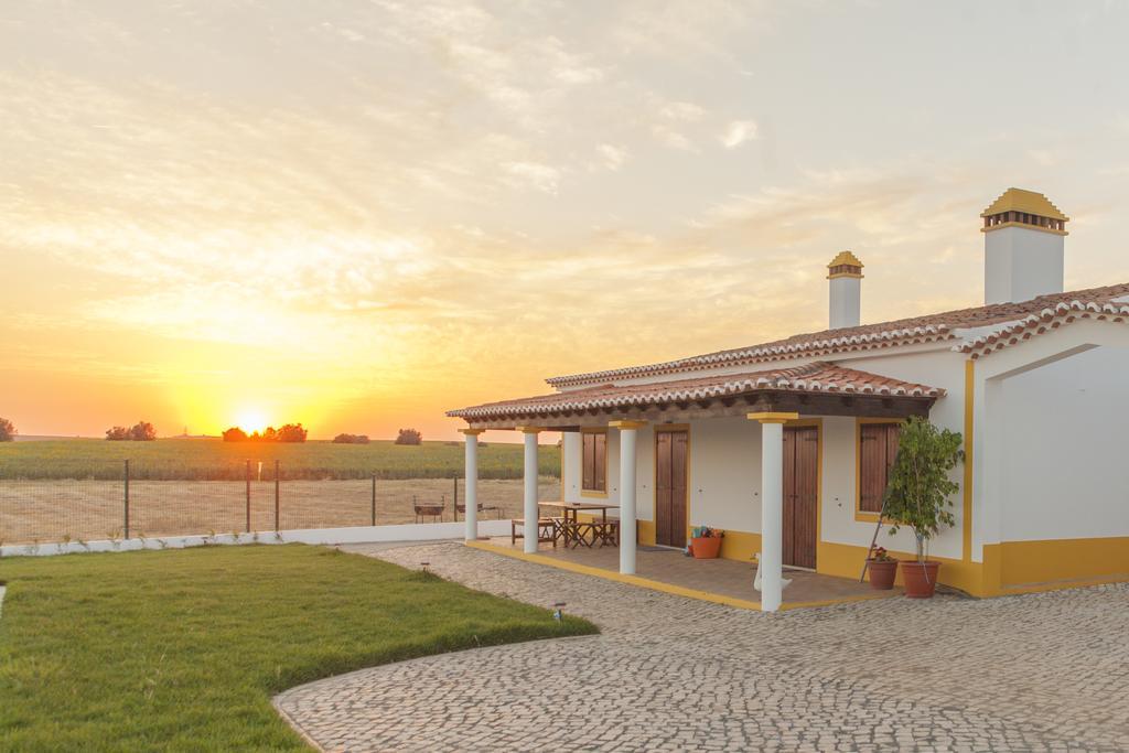 Agro-Turismo Do Roxo Guest House Ervidel Exterior foto
