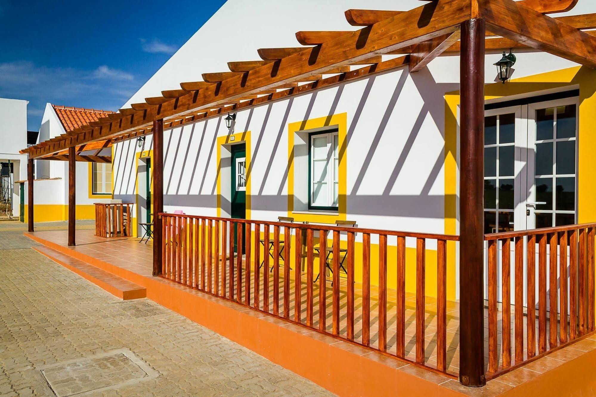 Agro-Turismo Do Roxo Guest House Ervidel Exterior foto